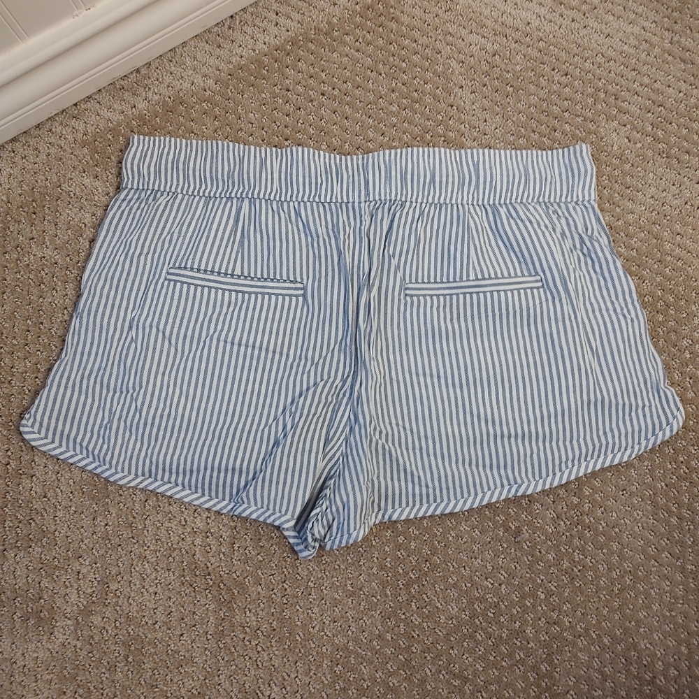 Shorts - Picture 2 of 2